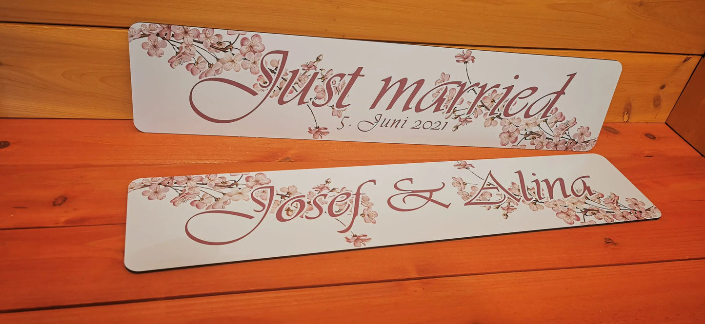 Custom wedding car license plates with floral design, featuring "Just married" text and personalized names, perfect for photos.