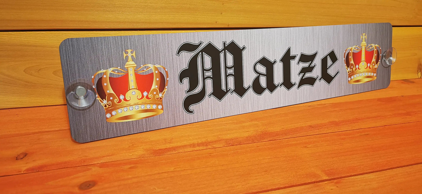 Personalized LKW sign with crown motif and the name 'Matze', made from 3mm aluminum composite with suction cup attachment.