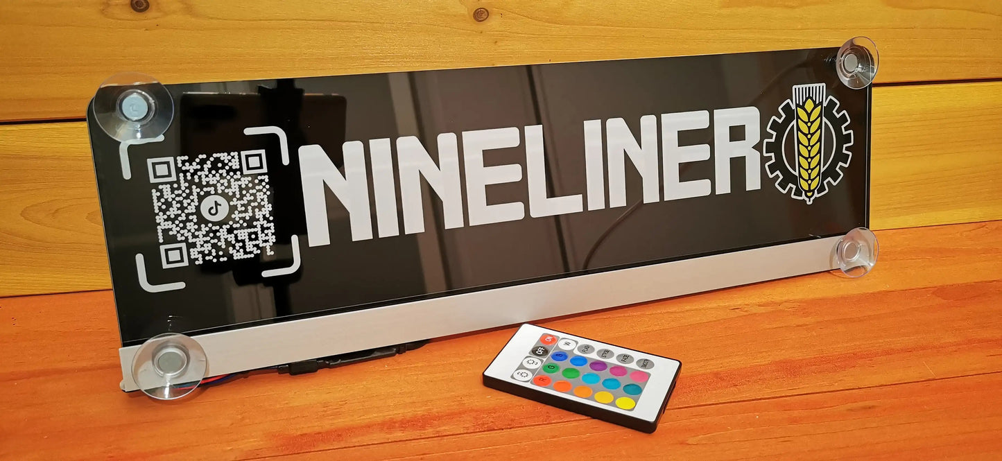 LED Namensschild mit Saugnapf für LKW, personalisierbar, mit Fernbedienung und QR-Code, ideal für Showtrucks oder Nachtbeleuchtung.