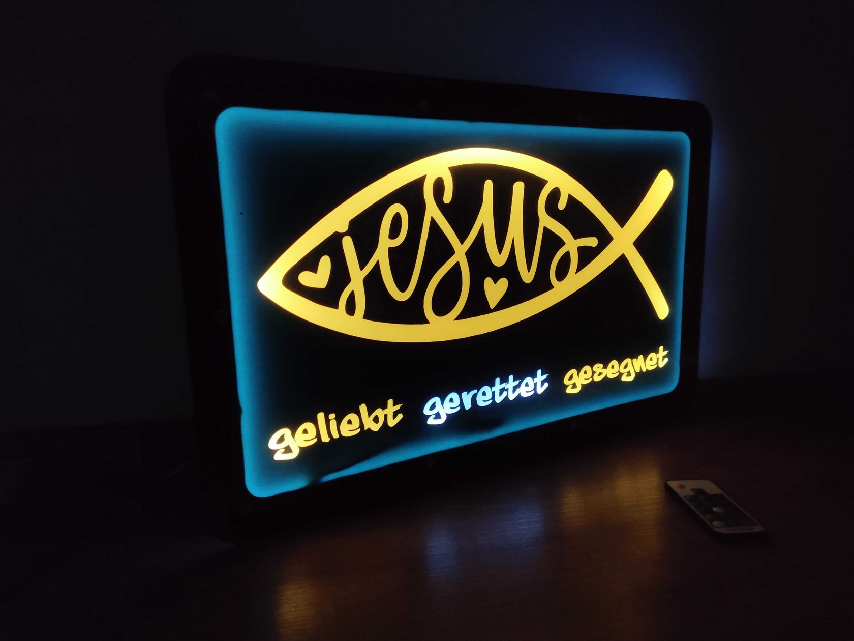 LED Rückwandschild mit Wunschmotiv 50x30 cm – personalisierte Wanddekoration mit LED-Beleuchtung von SchilderQueen