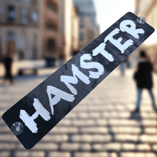 LKW-Namensschild "HAMSTER" B-Ware auf Alu-Verbundplatte mit Saugnäpfen, Sonderpreis, Größe 520x112mm, Straßenhintergrund