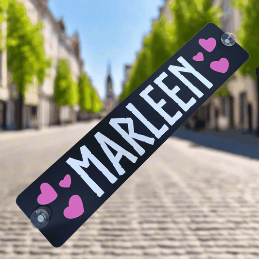 LKW-Namensschild mit "MARLEEN" Aufschrift, B-Ware, auf Alu-Verbundplatte mit Herzen und Saugnäpfen, reduzierte Sonderpreis