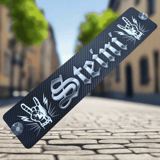 LKW-Namensschild 'Steini' aus Alu-Verbundplatte, 520x112mm, mit Saugnäpfen und Rock-Handmotiv, als B-Ware zu Sonderpreis erhältlich