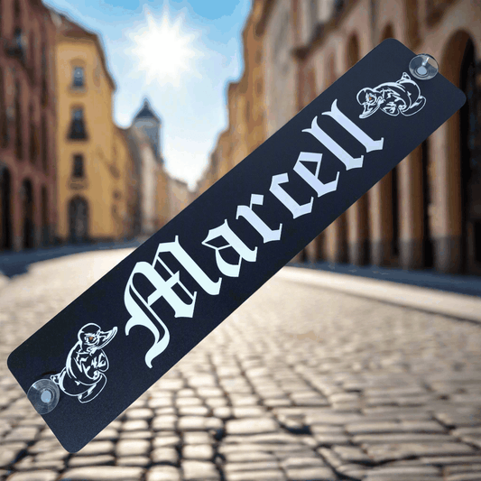 LKW-Namensschild Marcell, B-Ware, 3mm Alu-Verbund, Sonderpreis, Saugnäpfe, mittelalterliche Schriftart, beleuchtete Stadt hintergrund