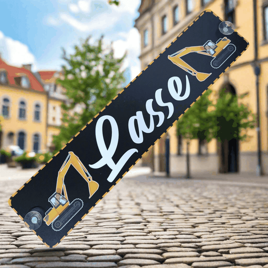 LKW-Namensschild "Lasse" mit Baggerdesign, B-Ware, 3mm Alu-Verbundplatte, 520x112mm mit Saugnäpfen, reduzierte Sonderpreis
