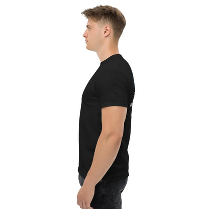 Side view of a man wearing a classic black men's T-shirt from MÖBLER, showcasing a fitted design made of 100% cotton.