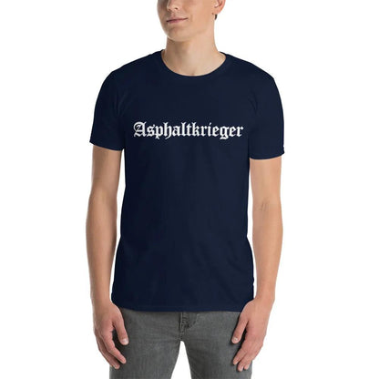 Kurzärmeliges Unisex-T-Shirt mit "Asphaltkrieger" Motiv, bequem, langlebig und aus hochwertiger Baumwolle, in Dunkelblau.