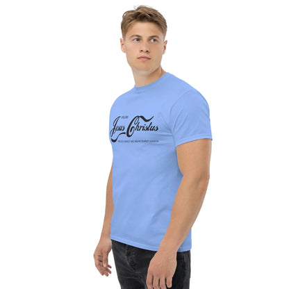 Model wearing a light blue T-shirt with 'Erlebe Jesus Christus und du wirst nie mehr Durst haben' printed in black.