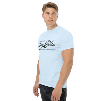 Man wearing a light blue T-shirt with "Erlebe Jesus Christus und du wirst nie mehr Durst haben" printed in black lettering.