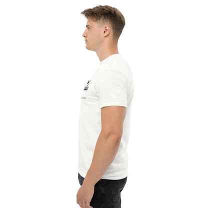 Side view of a white T-Shirt featuring the message 'Erlebe Jesus Christus und du wirst nie mehr Durst haben' worn by a male model.