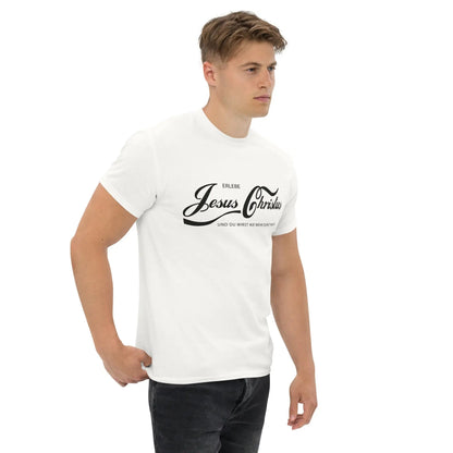 Man wearing a white T-shirt with 'Erlebe Jesus Christus und du wirst nie mehr Durst haben' printed, showcasing bold faith statement.