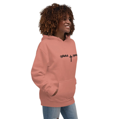 Woman wearing a peach-colored hoodie with 'geliebt gerettet' and a cross design.