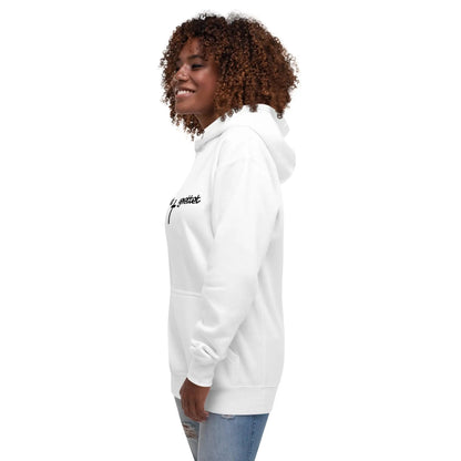 Frau trägt weißen Hoodie mit Aufdruck "geliebt gerettet" und Kreuzmotiv, seitliche Ansicht, bequem und modisch gestaltet.