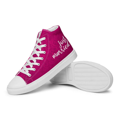 Just married women's sneaker with high-top design and "Just married" motif, perfect for a stylish wedding look.
