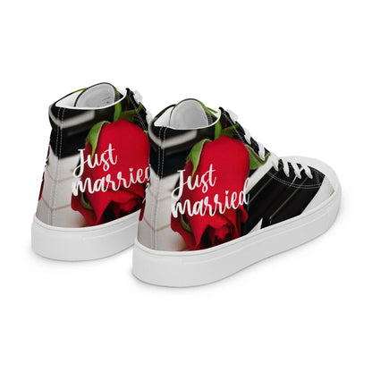 Stylish 'Just Married' women's sneakers with red rose motif, perfect for weddings. Classic design with high-profile silhouette.