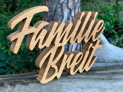 3D Familienname aus Echtholz mit "Familie Breit" Schriftzug, geeignet für Außenbereich, robust und edel.
