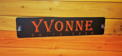 Custom LKW Namensschild with 'Yvonne' text and date, mounted on wood surface with suction cups.
