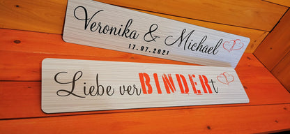 Custom wedding car license plates with names and hearts, printed on durable Alu-Dibond material, ideal for wedding decor.