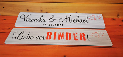 Custom wedding car plates with "Veronika & Michael" and "Liebe verBINDERt" text, featuring elegant fonts and heart designs.