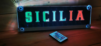 LED Namensschild für LKW mit der Aufschrift 'SICILIA' und Fernbedienung, ideal für personalisierte Wohnmobildekoration.