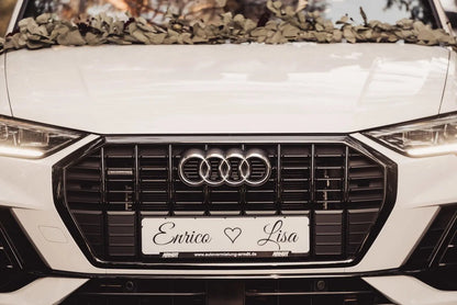 Elegantly designed wedding car license plate on a white Audi, personalized with 'Enrico ♥ Lisa' for memorable wedding photos.